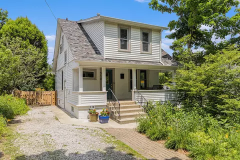 910 Bath St #`, Ann Arbor, MI 48103