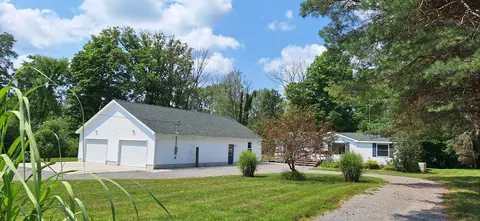 11311 S Warrens Way, Howard City, MI 49329