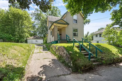 1909 Plymouth St, Jackson, MI 49203