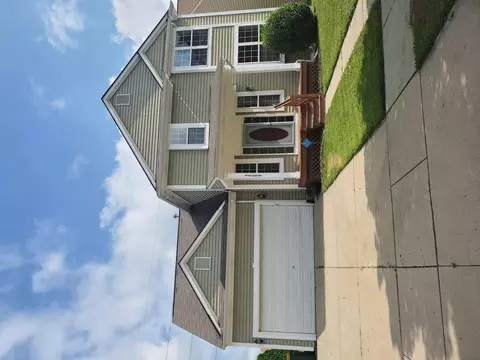 35698 Hawthorne Dr, Romulus, MI 48174
