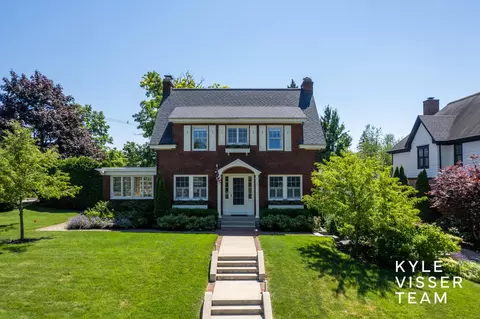 804 Pinecrest Ave SE, Grand Rapids, MI 49506