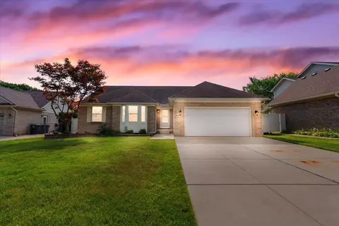 22450 Meadow Woods Cir, Taylor, MI 48180