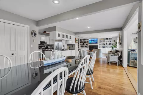 Dining - 325 Highland Dr, Jackson, MI 49201 photo 2 of 3