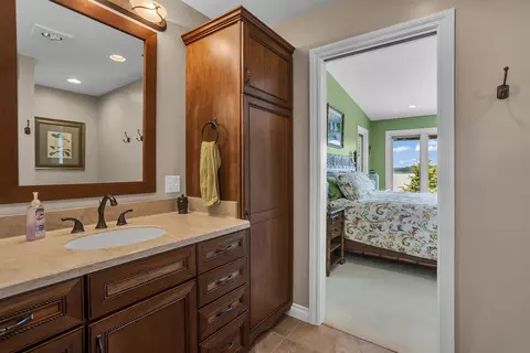 Bath - 325 Highland Dr, Jackson, MI 49201 photo 3 of 8