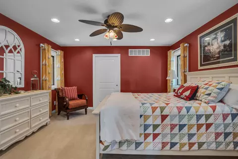 Bedroom - 325 Highland Dr, Jackson, MI 49201 photo 2 of 14