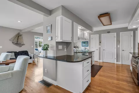 Kitchen - 325 Highland Dr, Jackson, MI 49201 photo 5 of 6