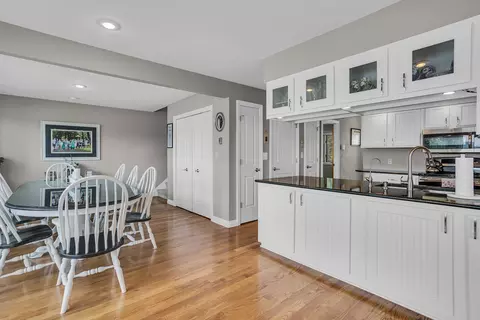 Dining - 325 Highland Dr, Jackson, MI 49201 photo 3 of 3