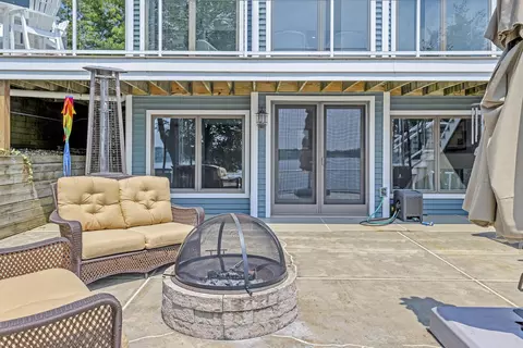 Exterior - 325 Highland Dr, Jackson, MI 49201 photo 4 of 19