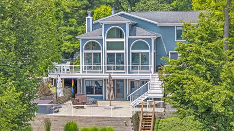 325 Highland Dr, Jackson, MI 49201