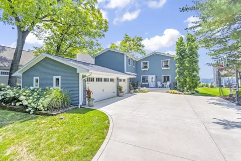 Exterior - 325 Highland Dr, Jackson, MI 49201 photo 2 of 19