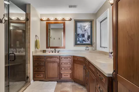 Bath - 325 Highland Dr, Jackson, MI 49201 photo 4 of 8