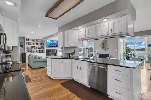 Kitchen - 325 Highland Dr, Jackson, MI 49201 photo 1 of 6