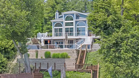 Exterior - 325 Highland Dr, Jackson, MI 49201 photo 9 of 19