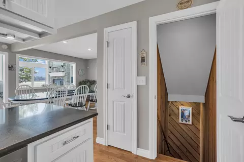 Entry Way - 325 Highland Dr, Jackson, MI 49201 photo 3 of 4