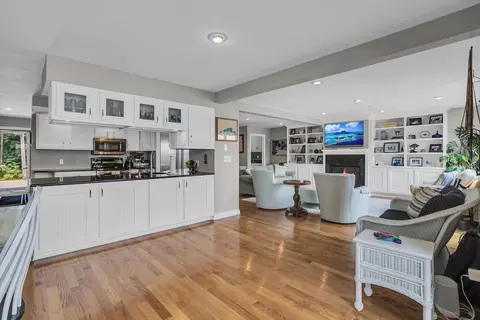 Kitchen - 325 Highland Dr, Jackson, MI 49201 photo 6 of 6