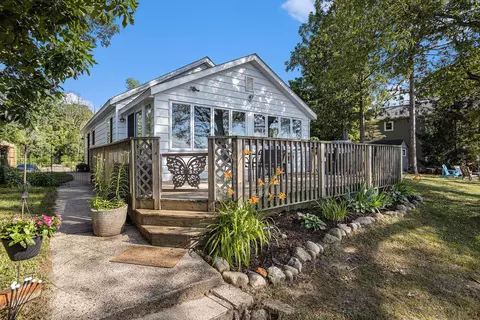 11410 E Shore Dr, Delton, MI 49046