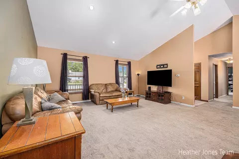 1415 6th St, Belding, MI 48809 photo 3