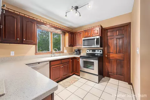 1415 6th St, Belding, MI 48809 photo 9