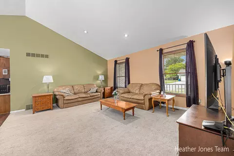 1415 6th St, Belding, MI 48809 photo 4