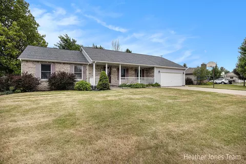 1415 6th St, Belding, MI 48809 photo 2