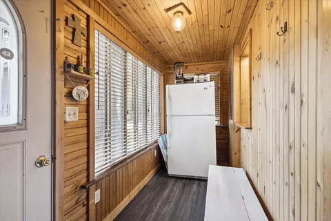 Entry Way - 216 Sunset Blvd, Crystal, MI 48818 photo 2 of 4