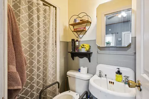 Bath - 216 Sunset Blvd, Crystal, MI 48818 photo 5 of 6