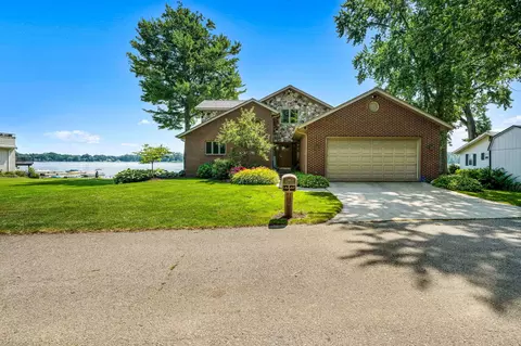 2578 Prospect Point Dr, Niles, MI 49120