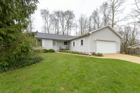 77 Orbit Dr, Battle Creek, MI 49014