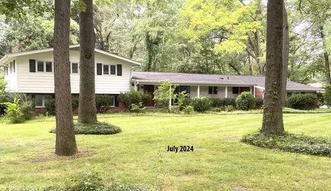 4966 Whispering Pine Ln, Bloomfield Hills, MI 48302