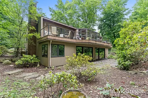 1080 Harbor Point Ct, Muskegon, MI 49441