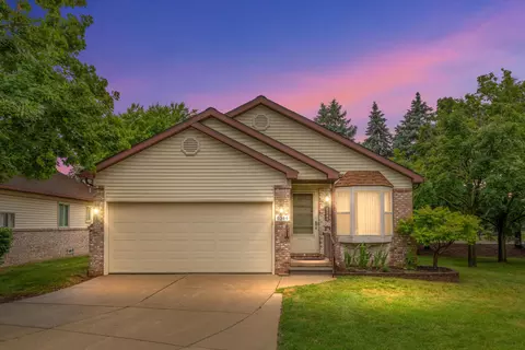 6344 E Morgan Circle Cir, Westland, MI 48185