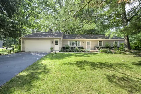 7690 Cahoon Dr SE, Grand Rapids, MI 49546