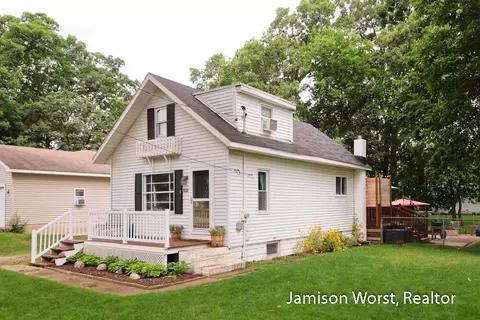 1061 Royal Oak St SW, Wyoming, MI 49509