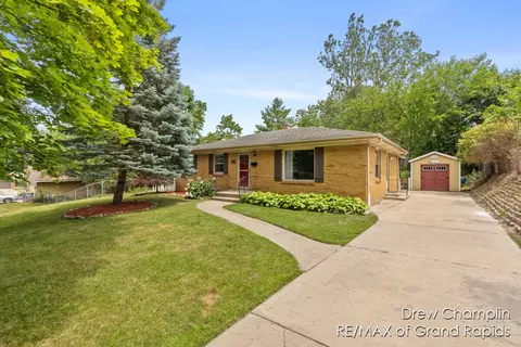 348 Lenora Ave NW, Grand Rapids, MI 49504
