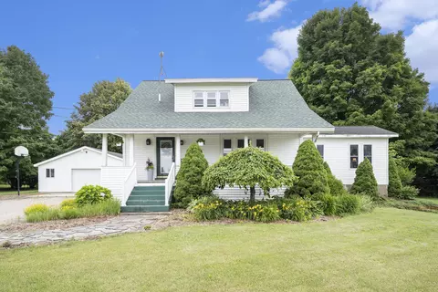 8322 W 60th St, Fremont, MI 49412