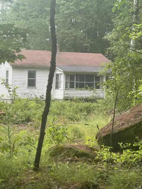 8562 N Gilmore Rd, Farwell, MI 48622