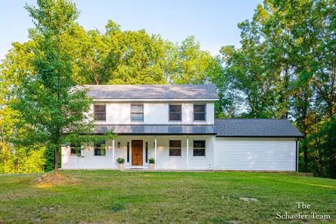 2425 Biggs Ave NE, Lowell, MI 49331