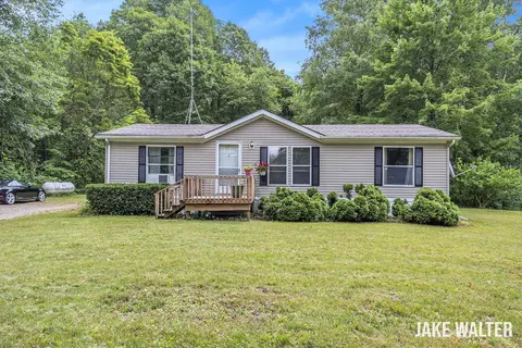 1114 Grow Rd NW, Stanton, MI 48888