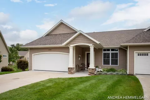 2428 Sawtooth Ct, Holland, MI 49424
