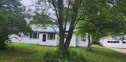 210 Center St, Saranac, MI 48881