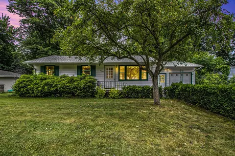 3230 Easy St, Benton Harbor, MI 49022