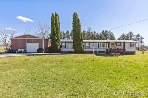 306 Woods Rd, Orleans, MI 48865