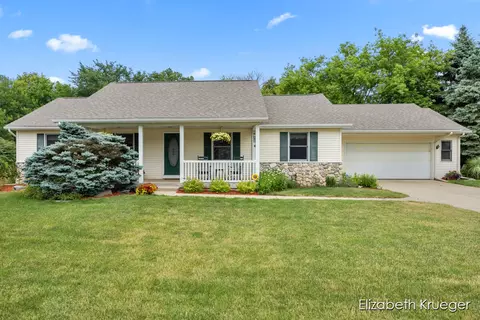 6790 Glen Hollow Dr SE, Caledonia, MI 49316