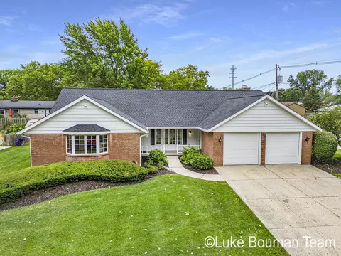 110 Sorrento Dr, Holland, MI 49423