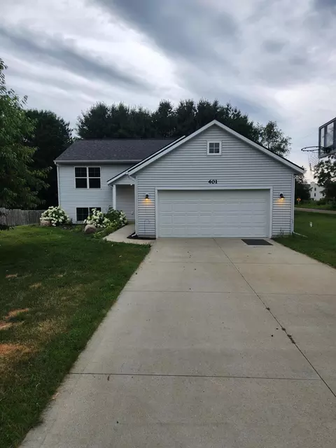 401 Hill Lake Ave, Wayland, MI 49348
