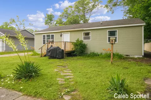 1306 Ducey Ave, Muskegon, MI 49442