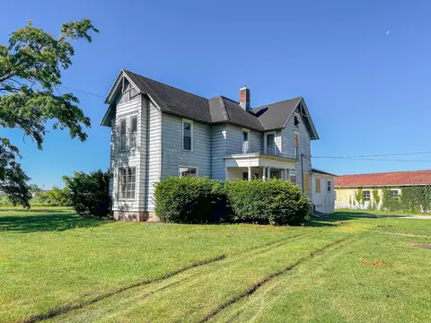 28701 Middle Crossing Rd, Dowagiac, MI 49047