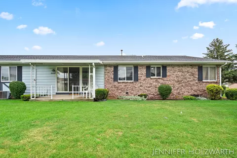 5990 Leisure South Dr SE, Grand Rapids, MI 49548