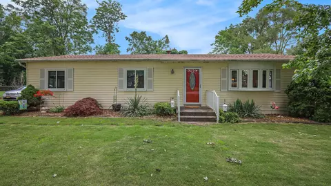 47130 Greenview Rd, Shelby Township, MI 48317