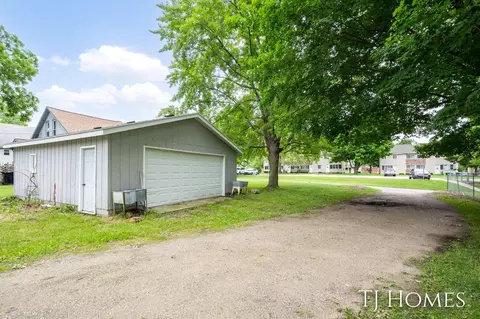 932 James St, Belding, MI 48809 photo 24